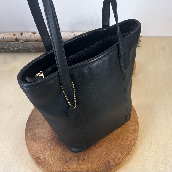 Coach | Legacy Lunch Bucket Bag Glovetanned Leather 9077 in Black - Picture 4 of 15